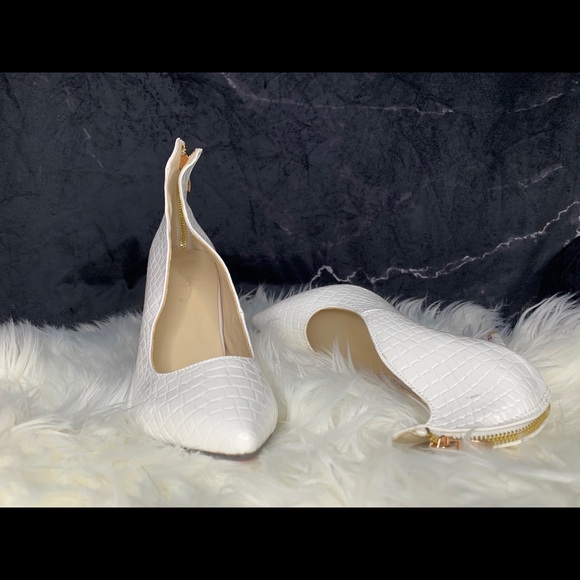White reptile skin heels with red sole - Picture 6 of 8